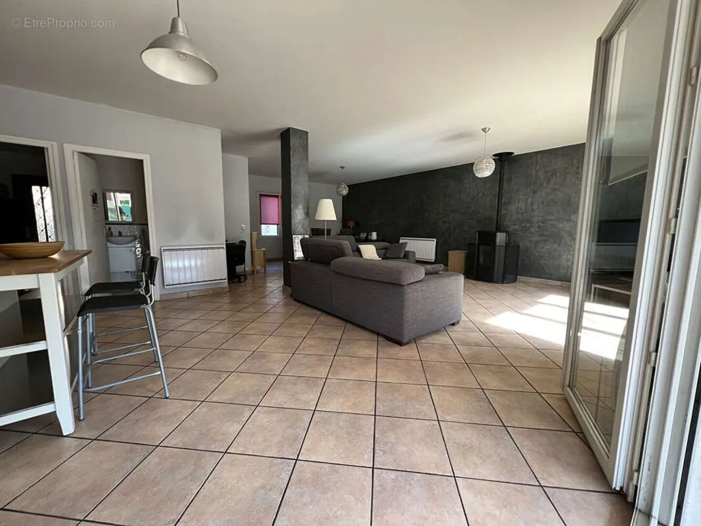 Elutuba - Charming House with Park View in Parilly