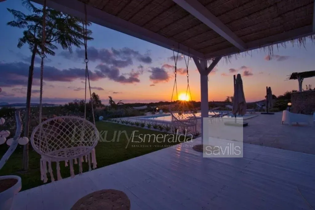 Terrace - Luxury Villa with Sea View in San Teodoro