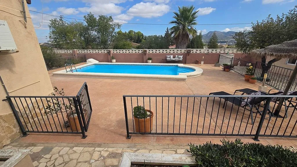 Piscine - Chalet with Pool and Terrace in Sax