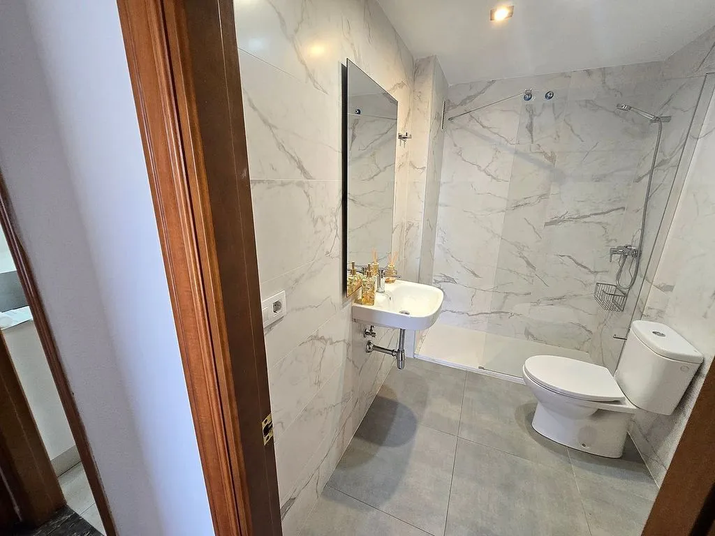 Salles de bain - Corner Flat with Terraces in Benicalap, Valencia