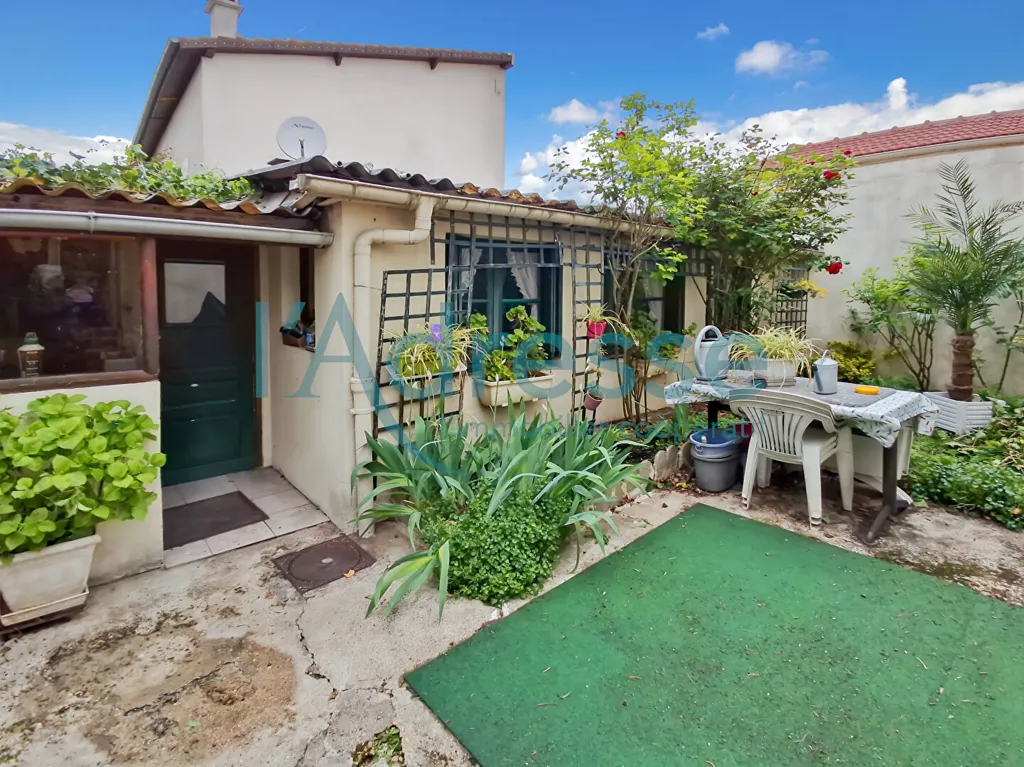 Terrass - Charming House with Garden in Nanterre