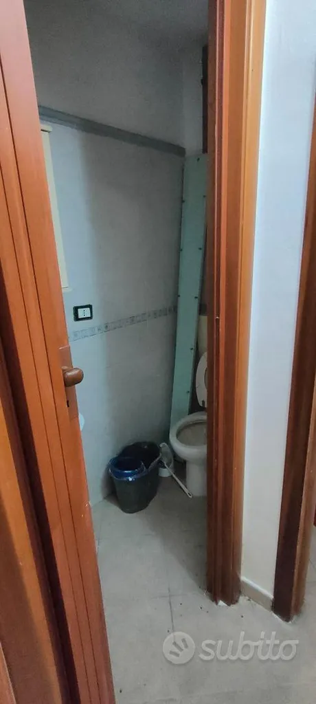 Salles de bain - Terraced House with Commercial Space in Central Location