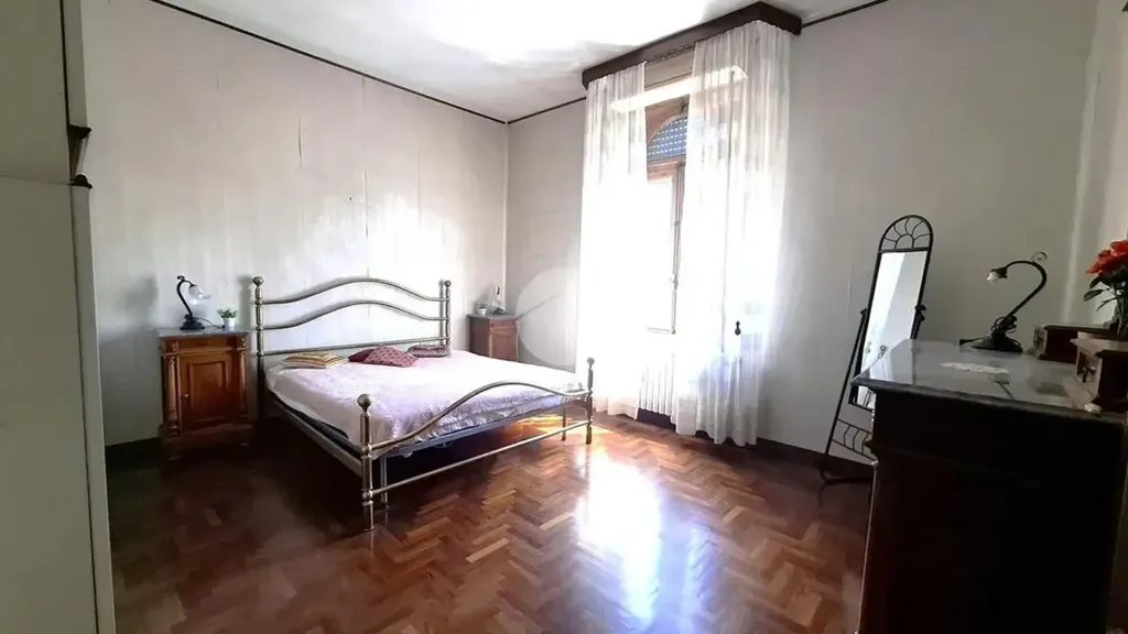 Camere da letto - Appartamento con balcone in centro a Voghera