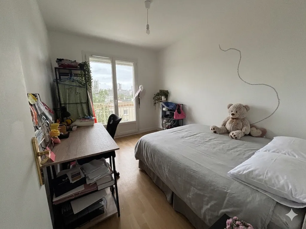 Magamistoad - 3-Bed Apartment with Balcony in Tours