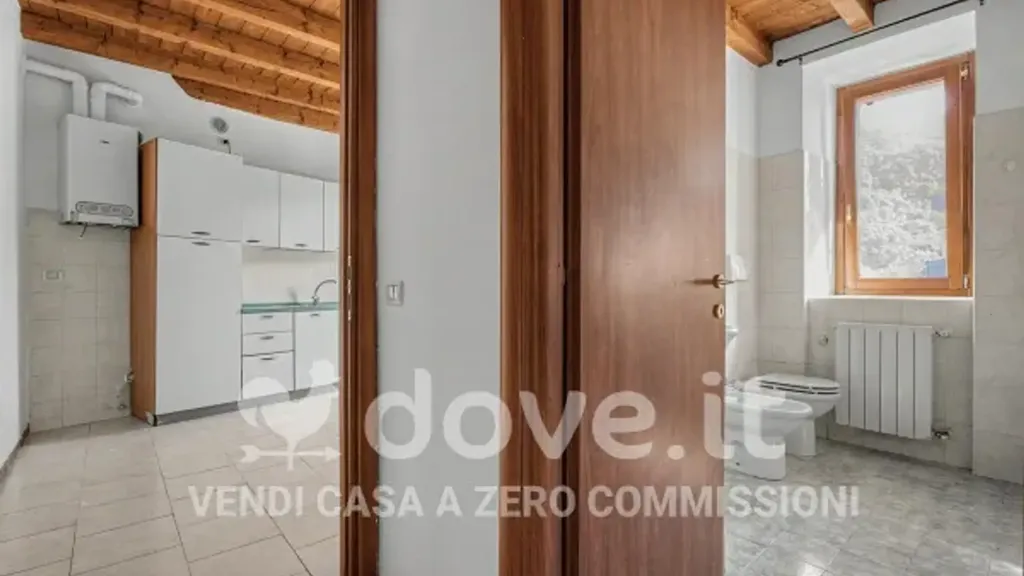 Bathrooms - Twin-Unit with Private Garden in Pontida