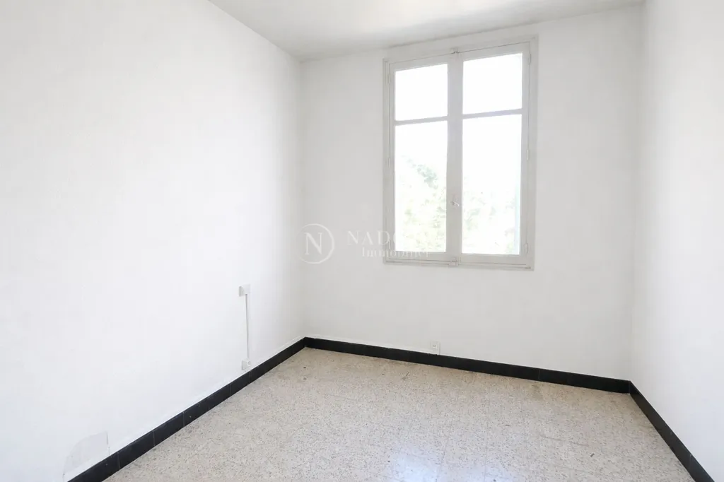 Rooms - Villa with Terrace in Quiet District