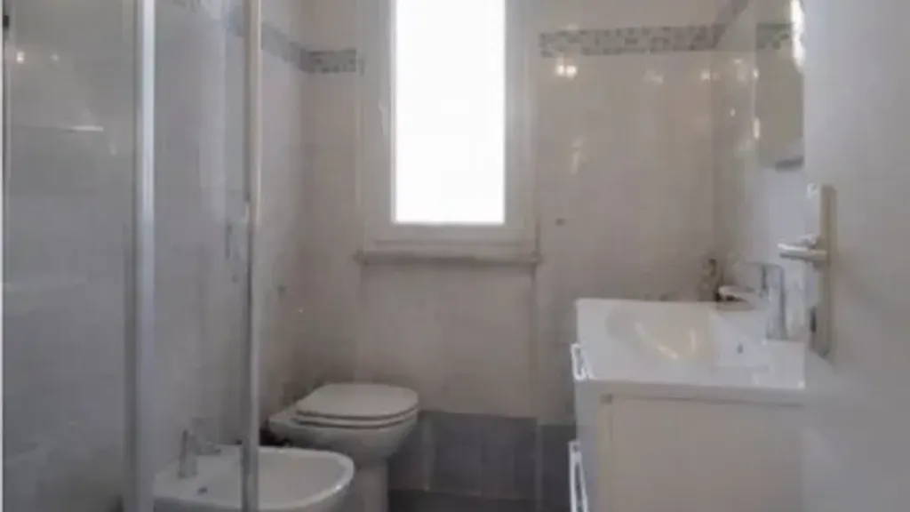 Bathrooms - Rented Apartment with Balcony in Vimodrone