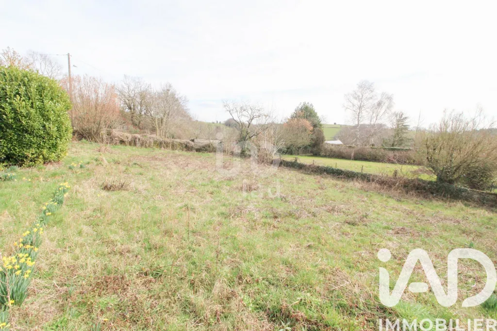 Aed - Buildable Land with Well and Poultry in Durenque