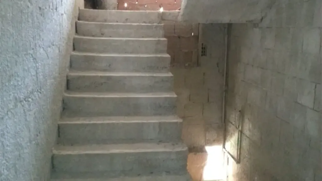 Toad - Under Construction House with Terrace in Avola