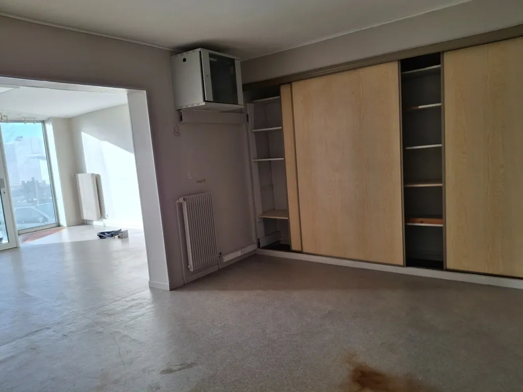 Rooms - Mixed-Use Building with Commercial Space in Saint-Dizier