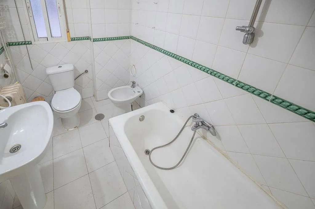 Vannitoad - Top-Floor Flat with Balcony in Central Location