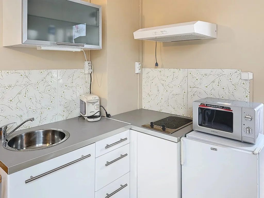 Köök - Renovated Apartment with Balcony in Chabottes