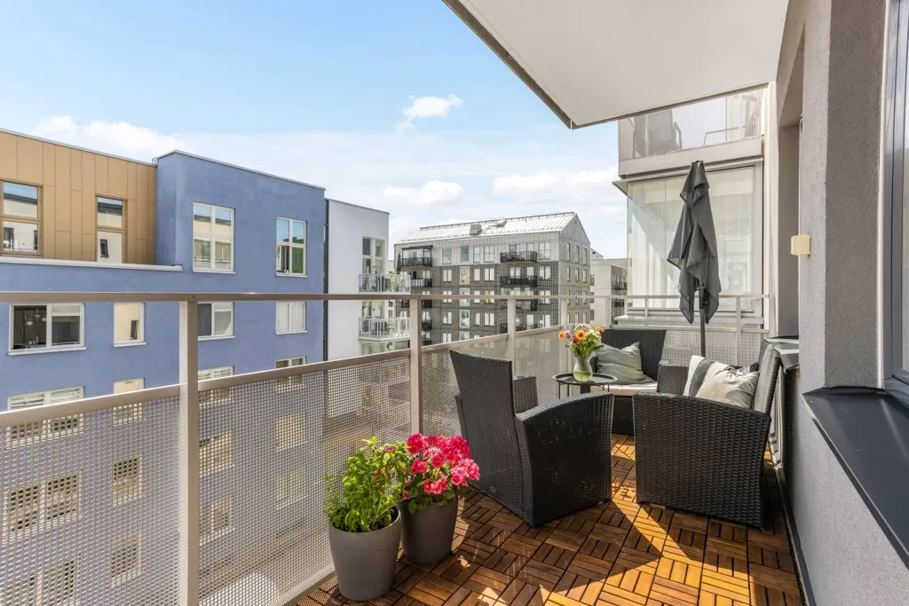 Balcone - Apartment with South-Facing Balcony in Barkarby