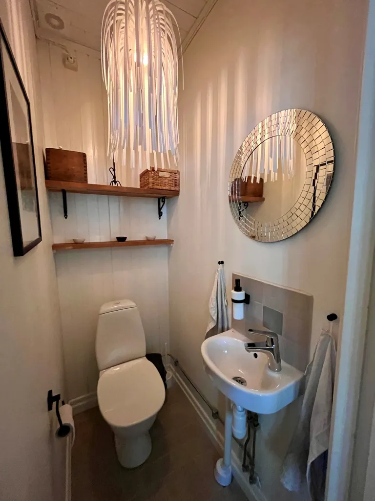 Salles de bain - Historic Villa with Private Pier in Motala