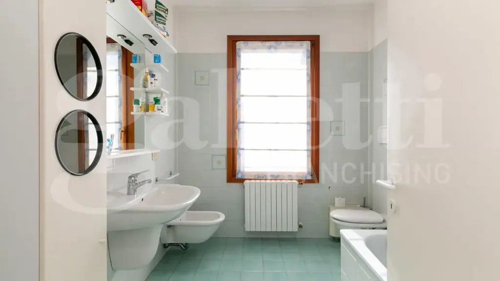 Salles de bain - Rustic Villa with Garden in Mogliano Veneto