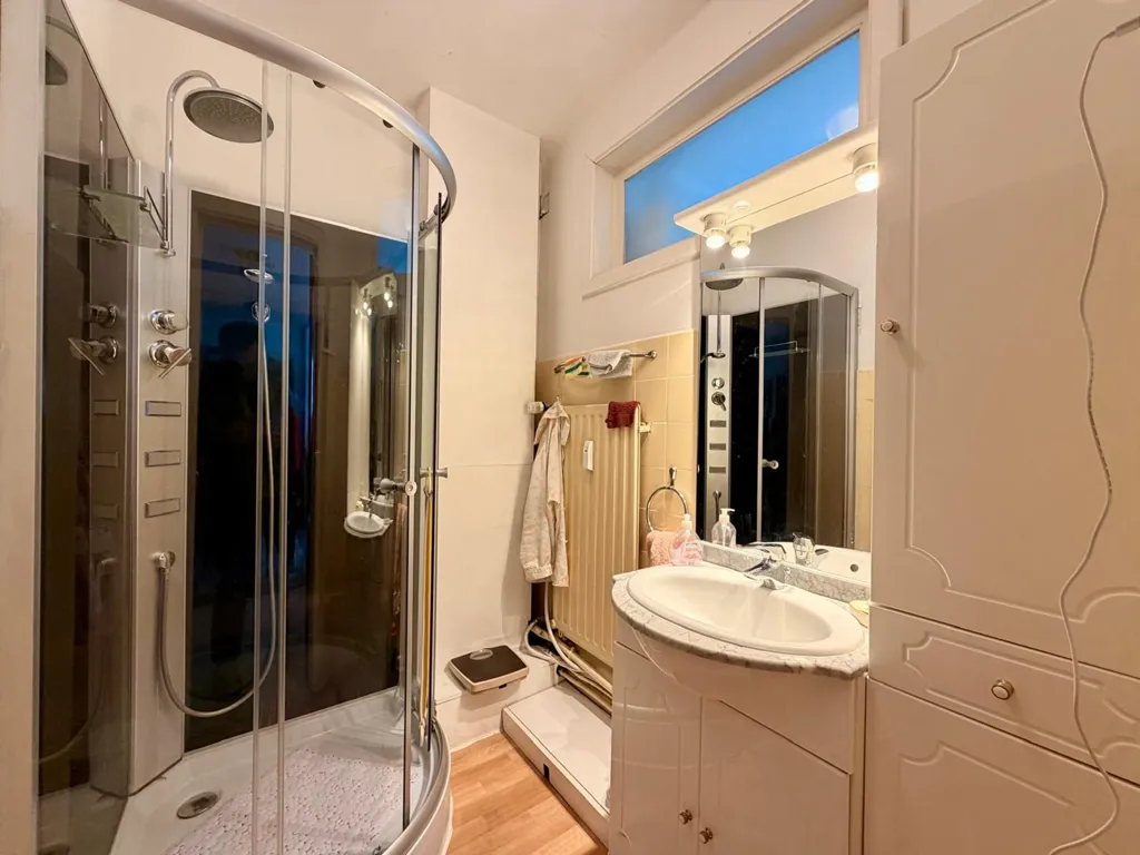 Vannitoad - Furnished Studio with Elevator in Charleroi