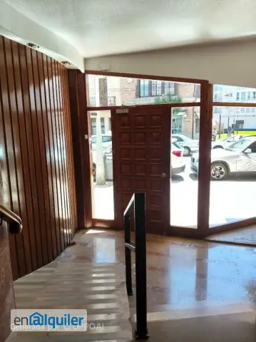 Entrée - Apartment with Balcony in City Centre