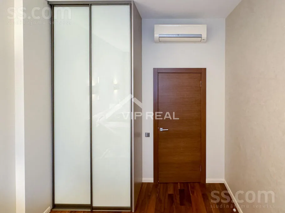 Esik - Modernised Apartment with Balcony in Dzintari