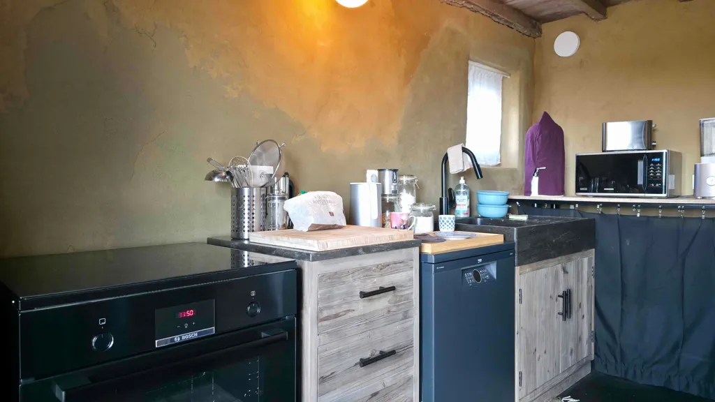 Cuisine - Maison Rénovée avec Vue Panoramique à Vollezele