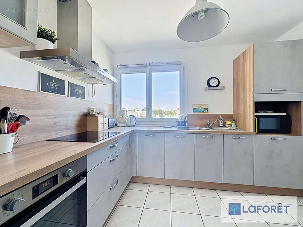 Cuisine - Appartement avec Vue Mer et Balcon à Brest