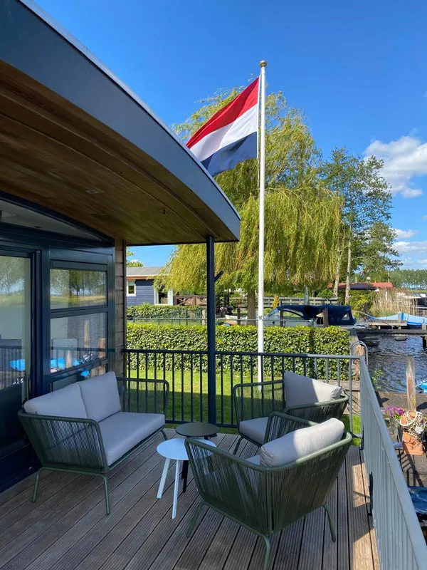 Terrass - Floating House with Private Dock in IJsselmuiden