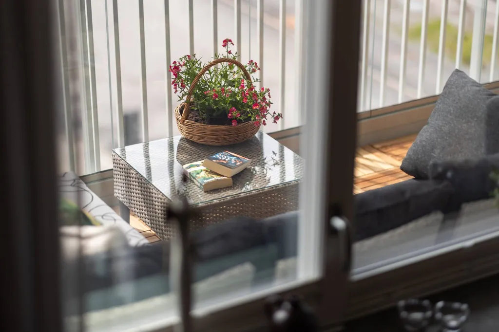 Rõdu - Apartment with Balcony in Stenbärsvägen