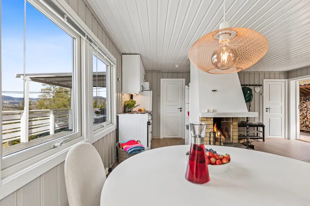 Dining Room - Charming Cottage with Ski Access in Hurdal