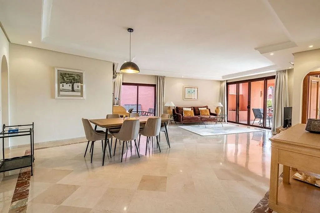 Elutuba - T2 Apartment with Pool in El Padrón, Estepona