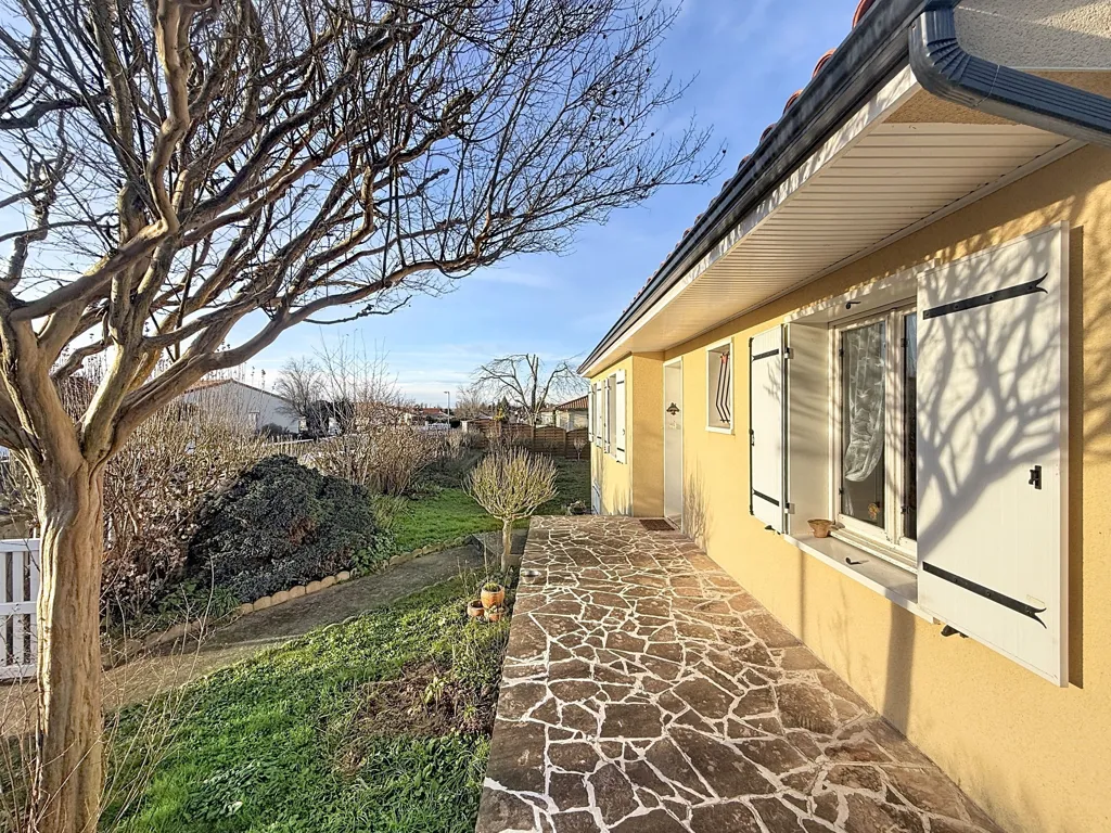 Aed - Semi-Subterranean House with Garden in La Rochefoucauld