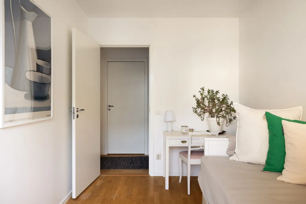 Chambres - 55+ Apartment with Two Balconies in Nockeby Backe