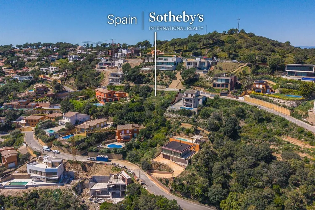 Õhuvaade - South Facing Plot with Sea Views in Begur
