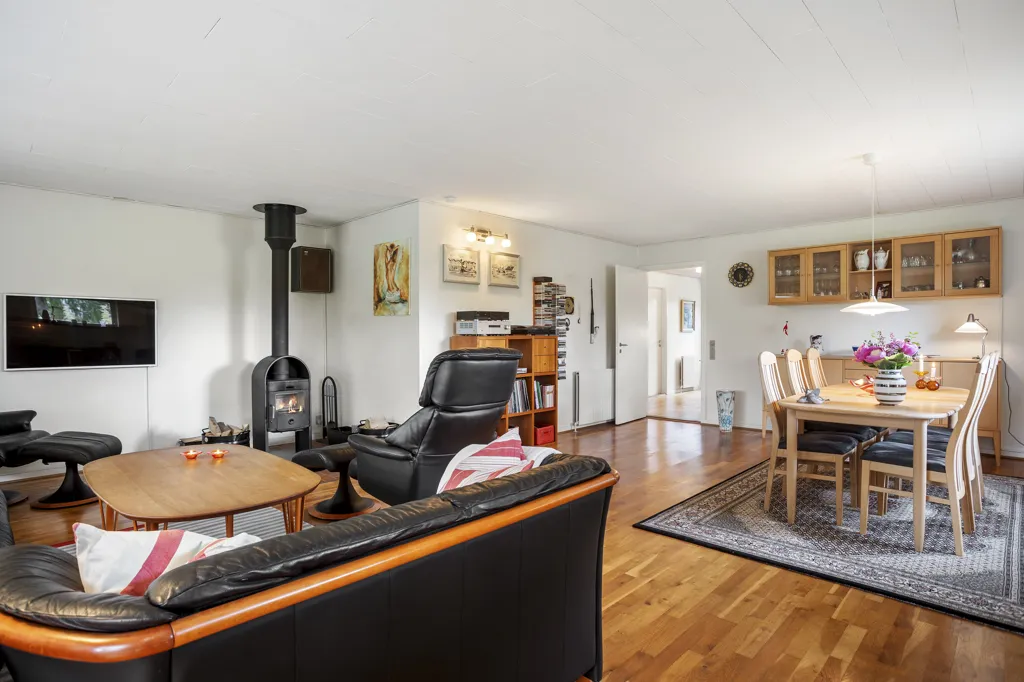 Elutuba - Villa with River Access in Lysbro