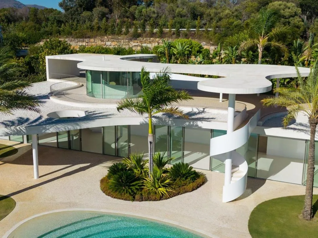 Piscina - Contemporary Villa with Pool in Estepona