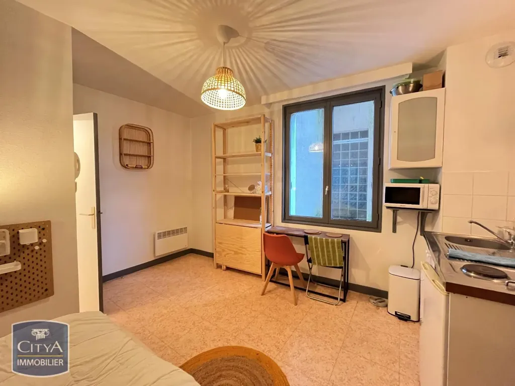 Küche - Modern 1-Bedroom Apartment with Lift in Bourges