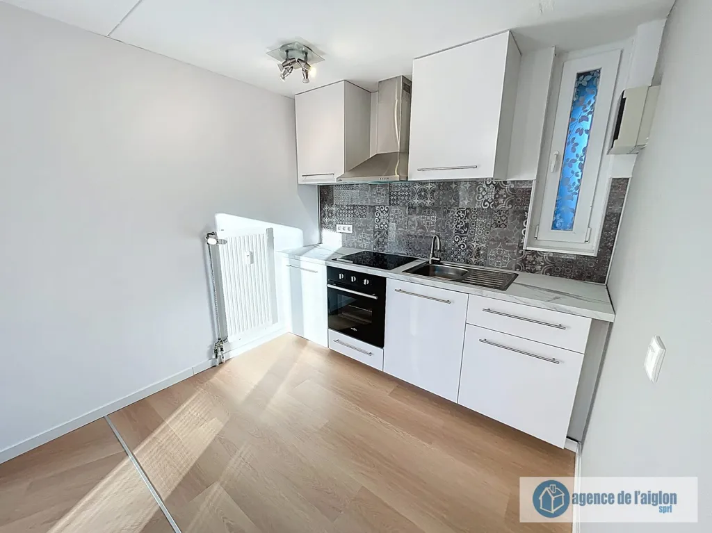 Köök - Renovated Studio with Balcony in Louvain-La-Neuve