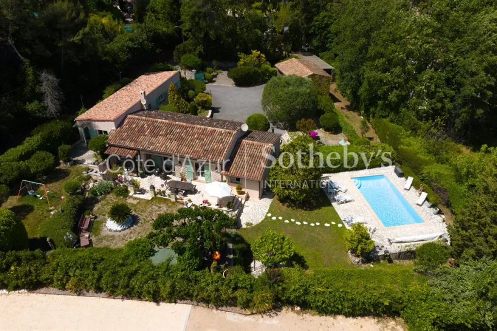 Vue aérienne - Villa Luxueuse avec Piscine à Peymeinade