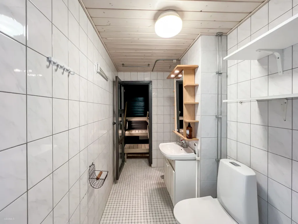 Vannitoad - Bright Apartment with Balcony in Järvenpää Centre
