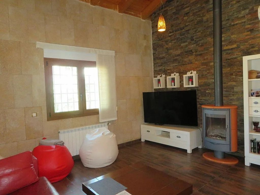 Elutuba - Rustic Chalet with Pool in Poblets