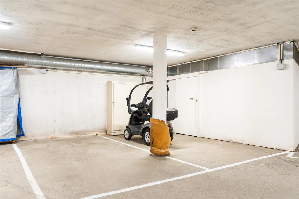 Garage - 3-Bedroom Apartment with Terraces in Lund
