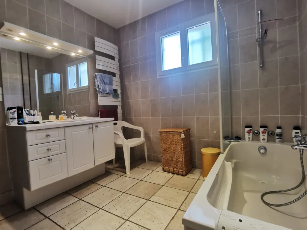 Salles de bain - Propriété avec 4 Gîtes et Piscine à Béziers