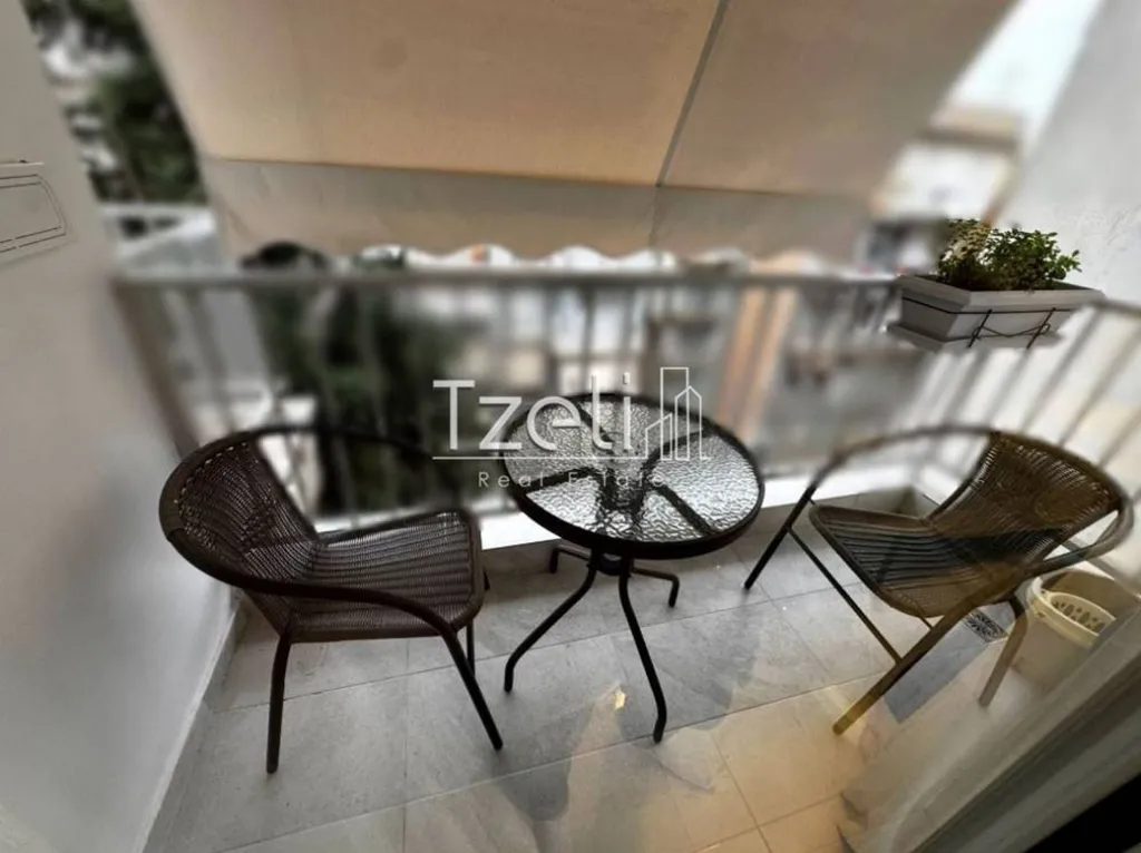Balcone - Renovated Studio with Balcony in Patras Centre