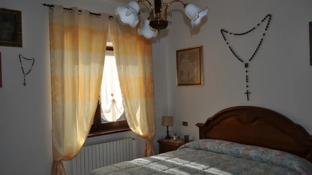 Magamistoad - Three-Bedroom Apartment with Balcony in Bedonia