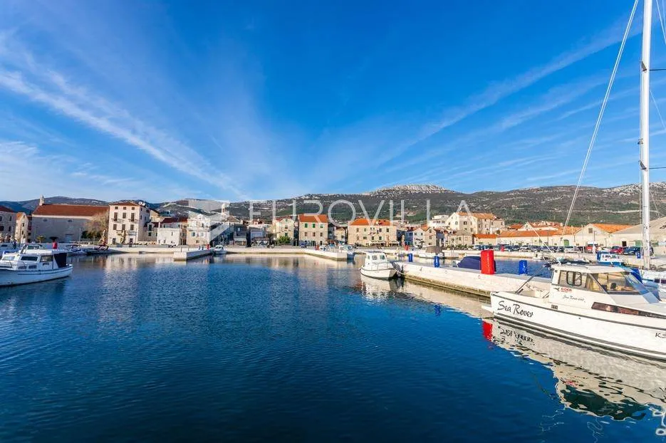 Two-Bedroom Apartment with Balcony in Kaštel Stari