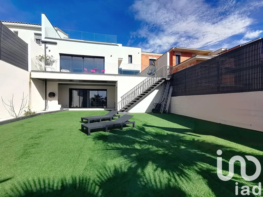 Piscine - Villa d'Architecte avec Vue Panoramique à Nîmes