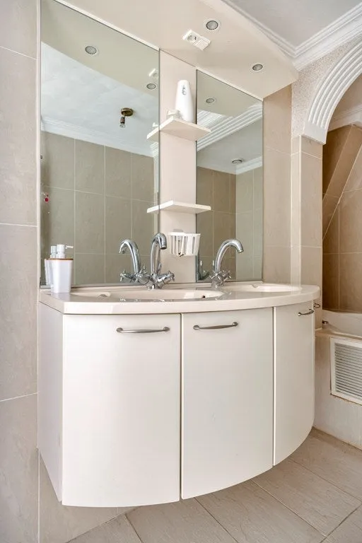 Salles de bain - Spacious Apartment with Jacuzzi in Dierenselaan