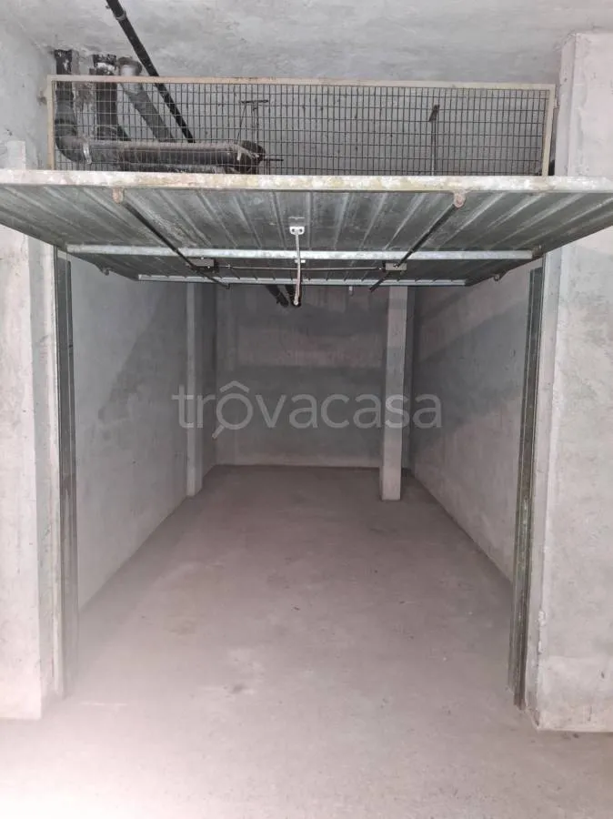 Garage - Apartment with Private Garden in Scalenghe