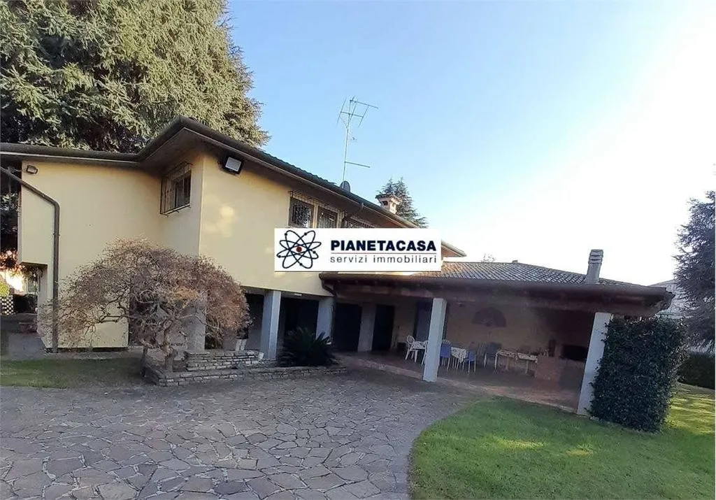 Välivaade - Luxury Villa with Pool in Mozzo, Lombardy