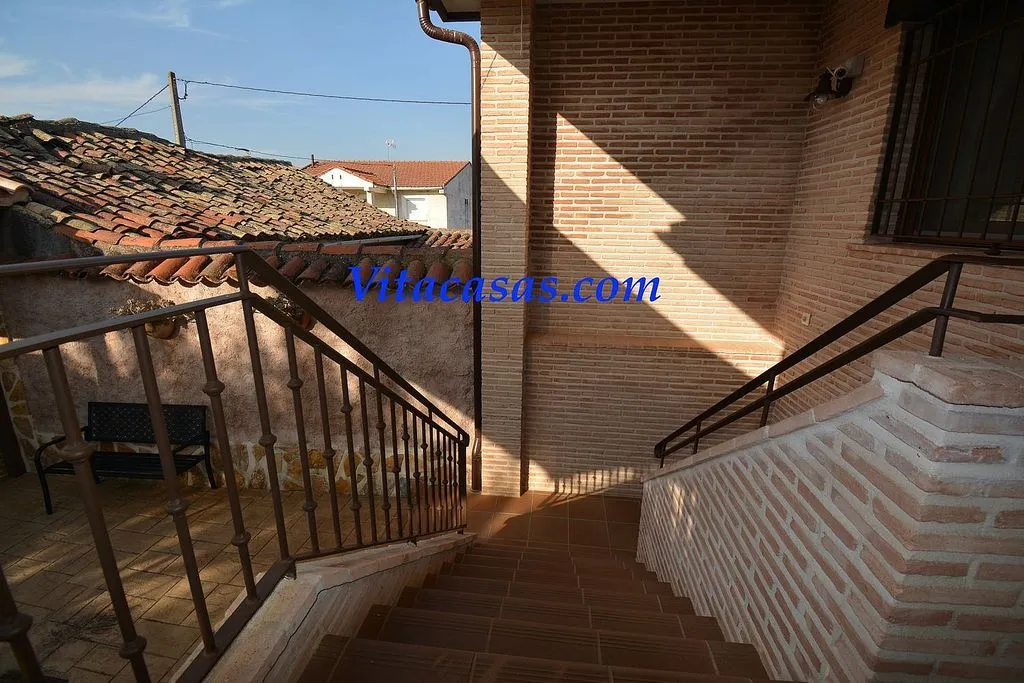 Toad - Rustic Chalet with Pool in Robledillo de Mohernando