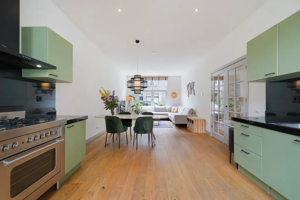 Cuisine - Ground Floor Flat with Deep Garden in 's-Gravenhage