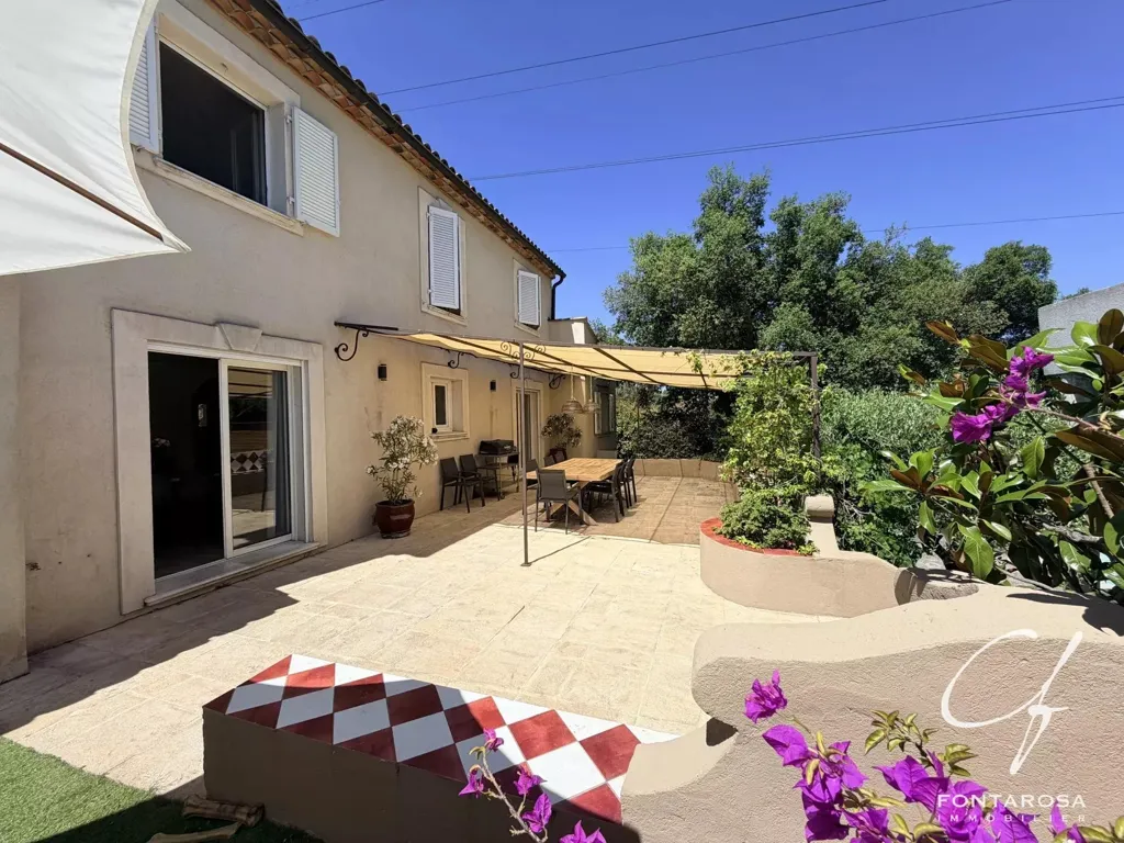 Terrasse - Villa Luxueuse avec Piscine à Puget-sur-Argens